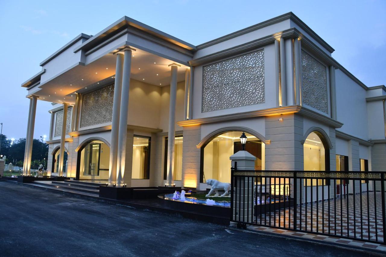 Mayur Hotel & Resort Sitapur  Exterior photo